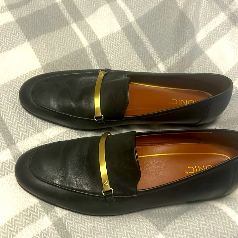 Black Vionic women’s leather loafers